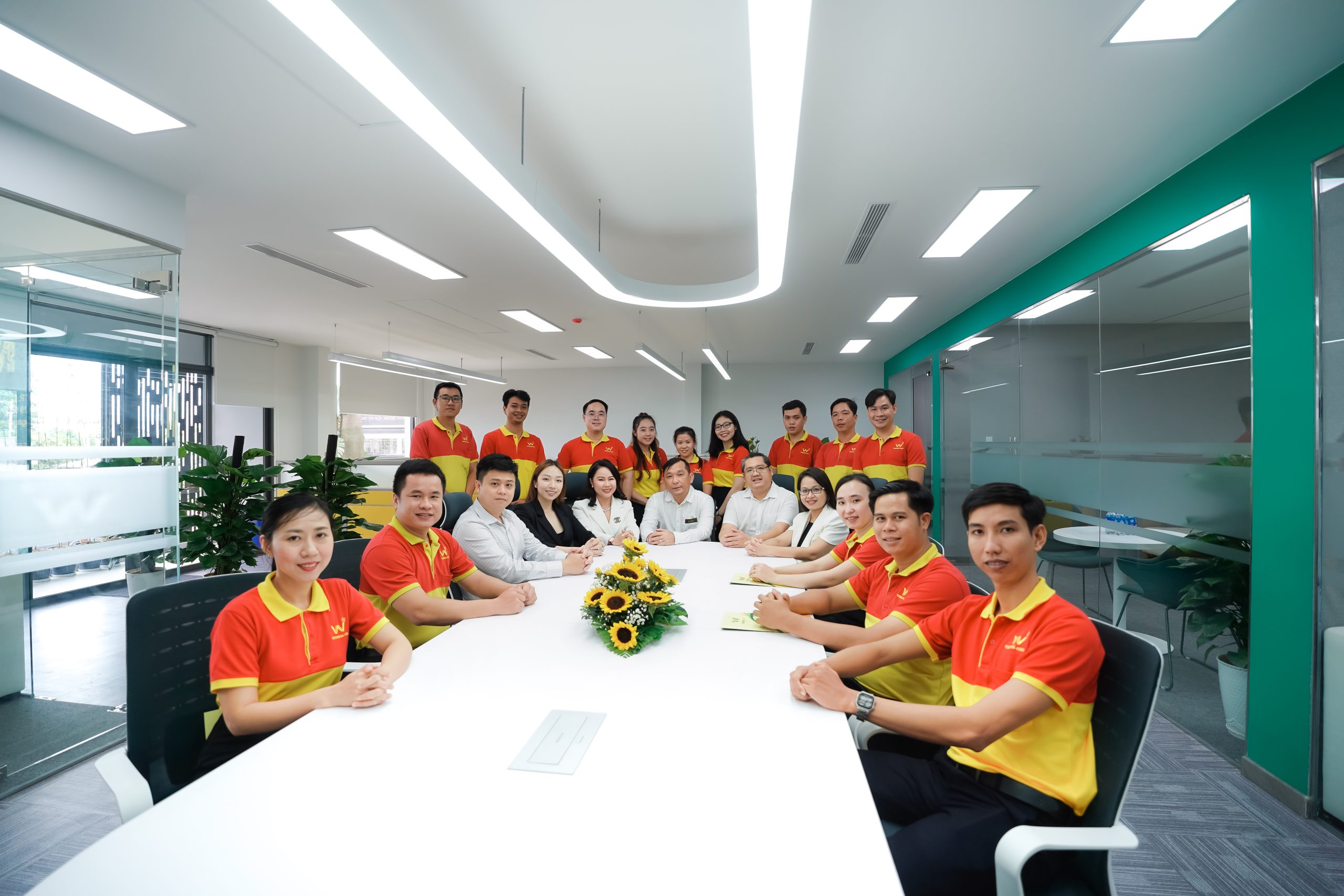 ban giám đốc cùng tập thể nhân viên kinh doanh