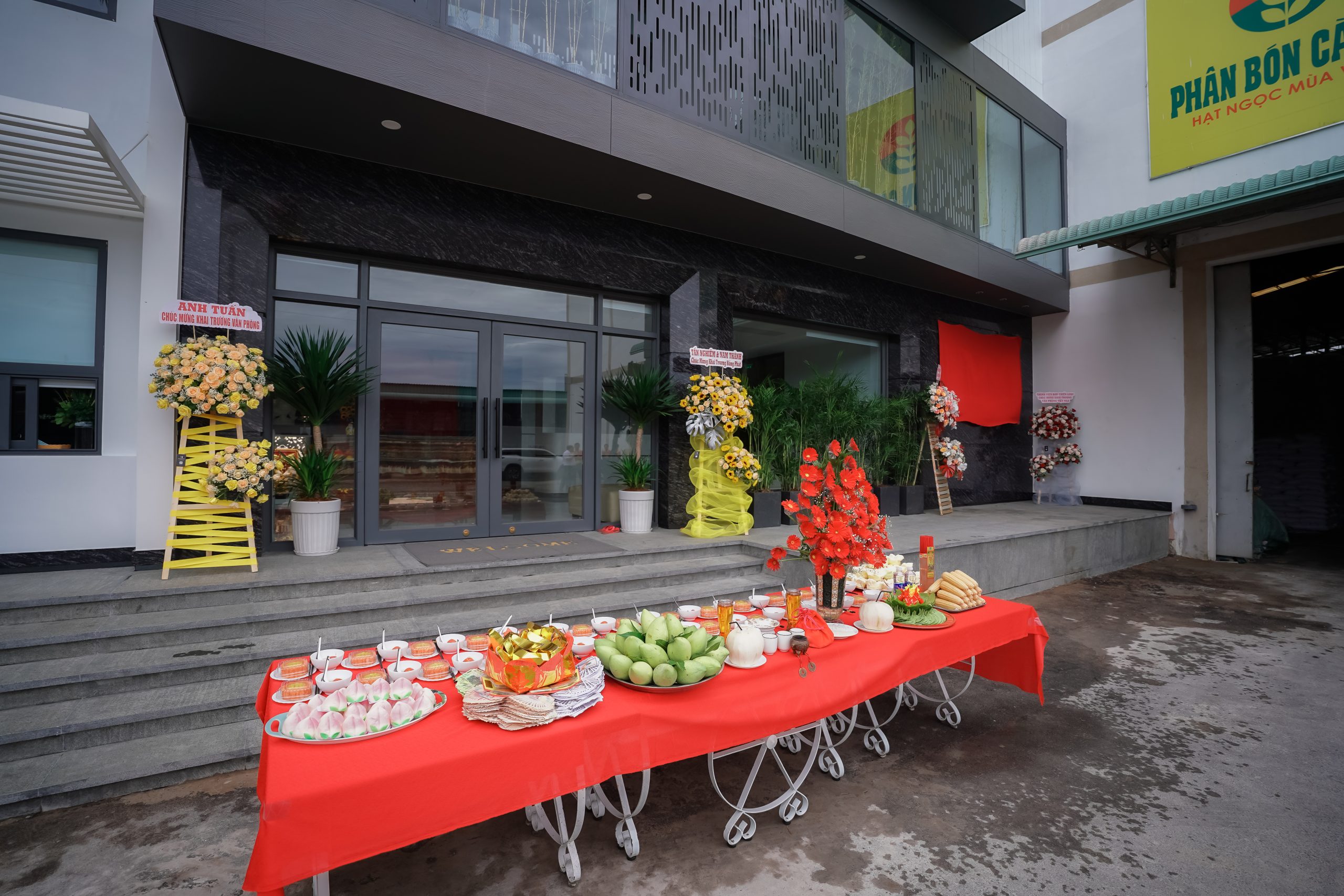 bàn cúng khai trương
