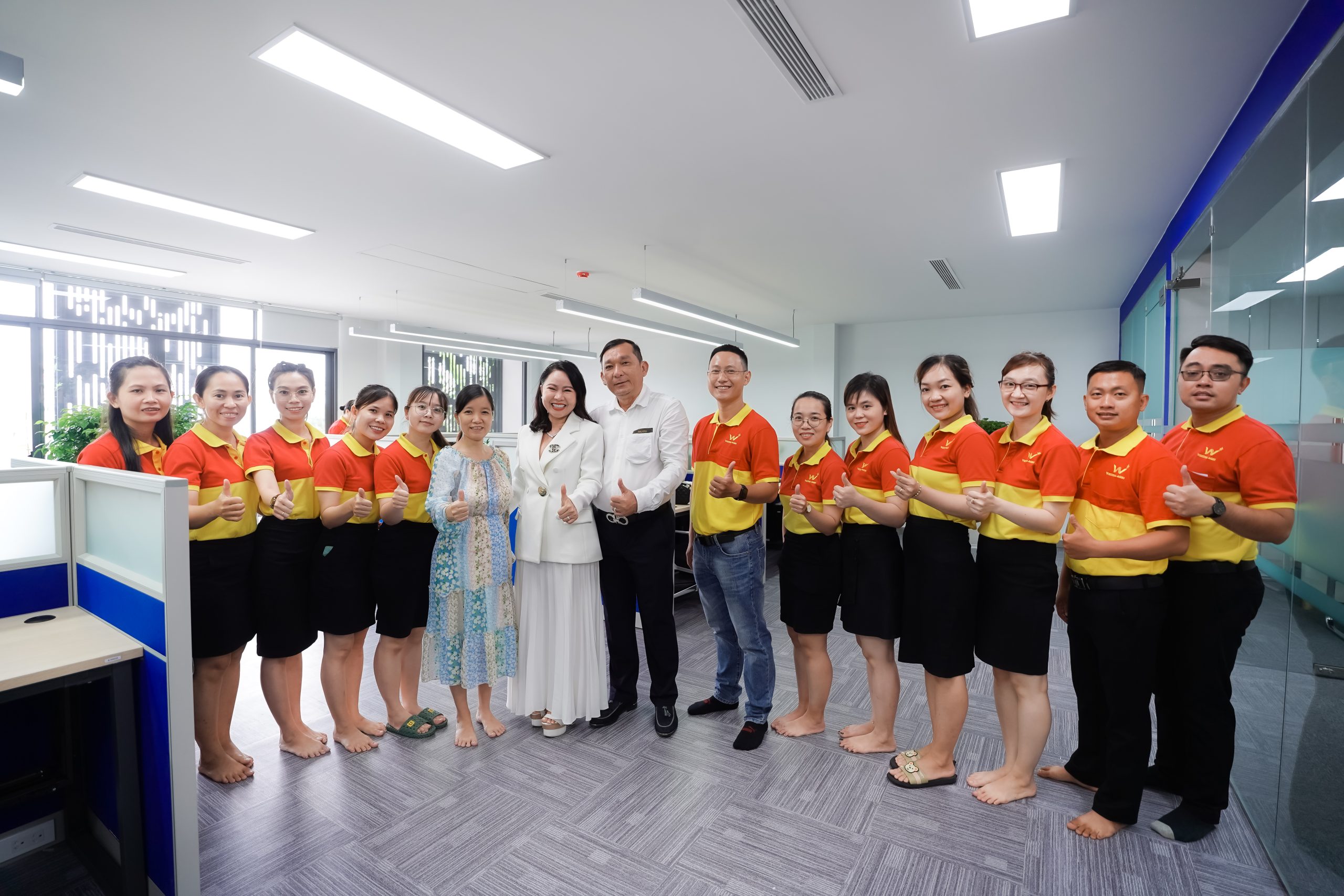 ban giám đốc cùng tập thể nhân viên kế toán