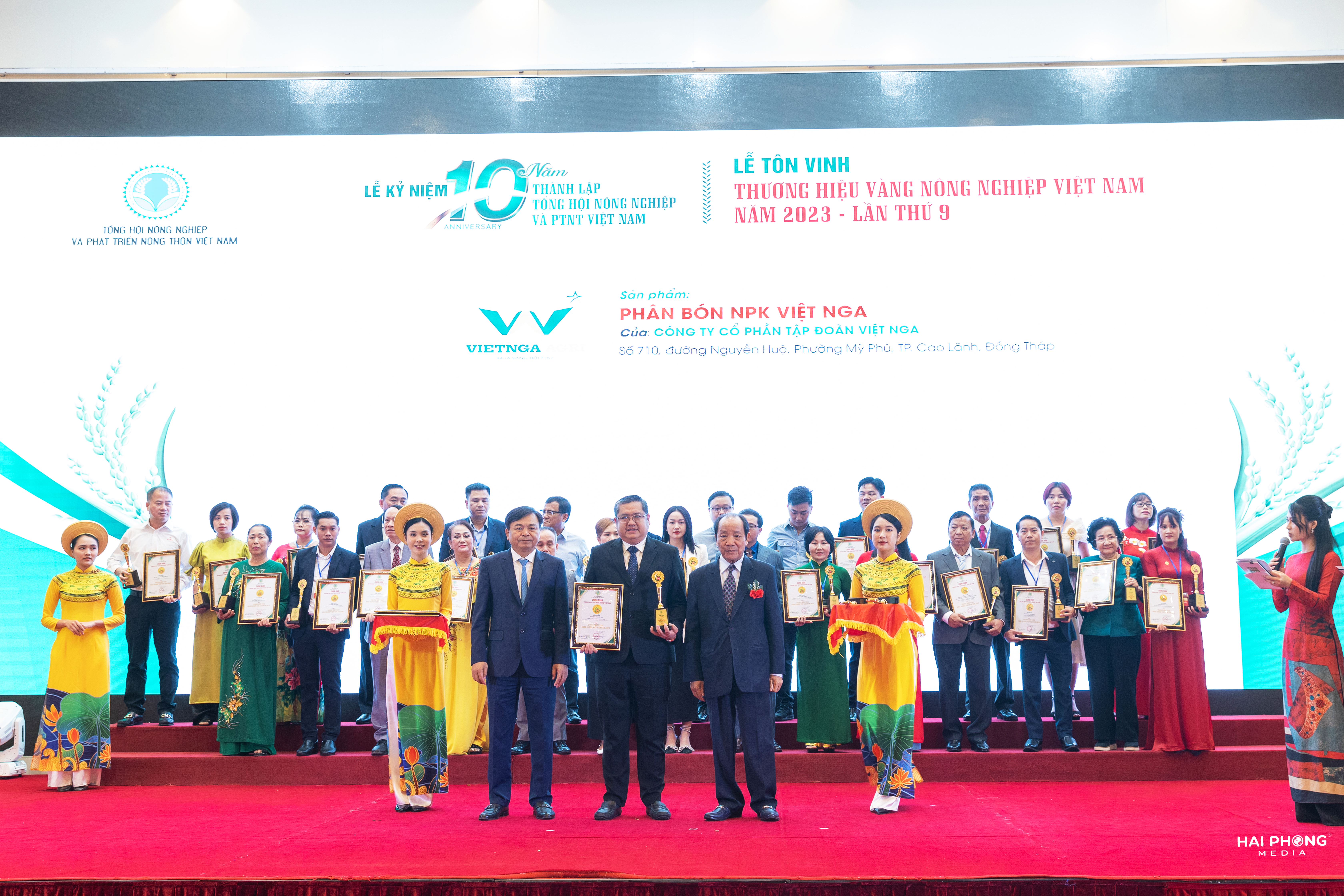 nhận thưởng thương hiệu vàng nông nghiệp việt